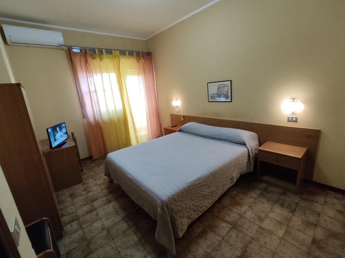 Hotel Il Dollaro ヴィッラ・サン・ジョヴァンニ エクステリア 写真